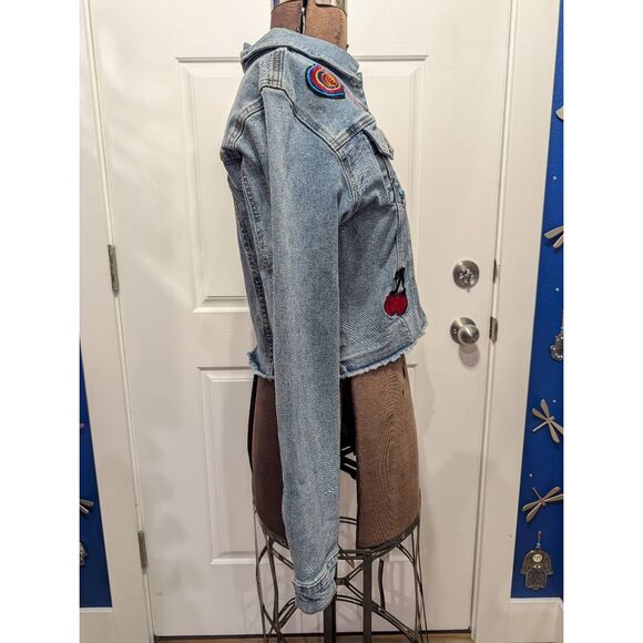 Rue 21 Cropped Denim Jean Jacket Embroidered Patches Size Large Stretch - Picture 3 of 15
